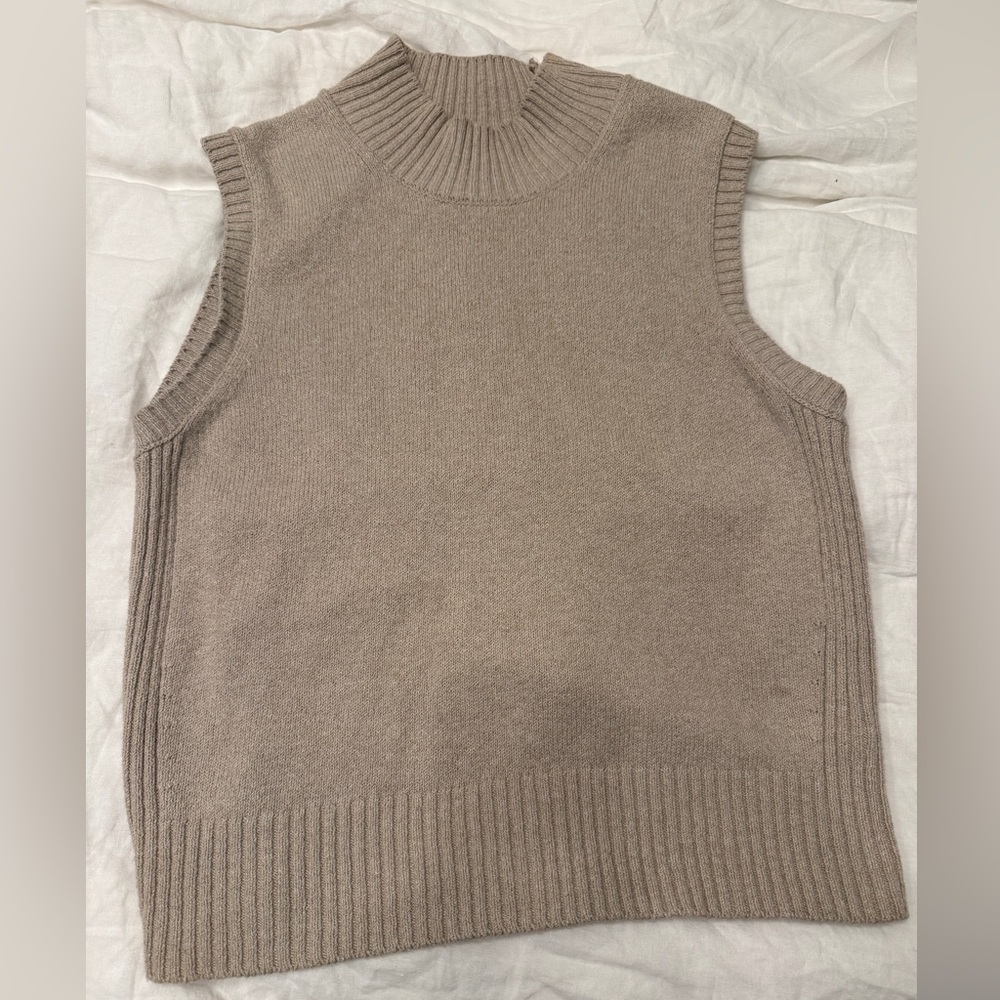 Alex Mill Sleeveless sweater Vest - beige.  Size large